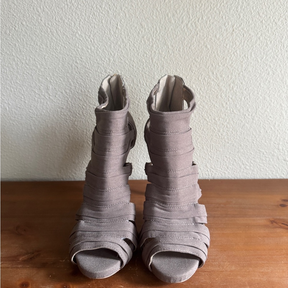 BCBGeneration Jubilee Taupe Bandage Stiletto Heels Size 9M Strappy Peep Toe - Picture 5 of 14